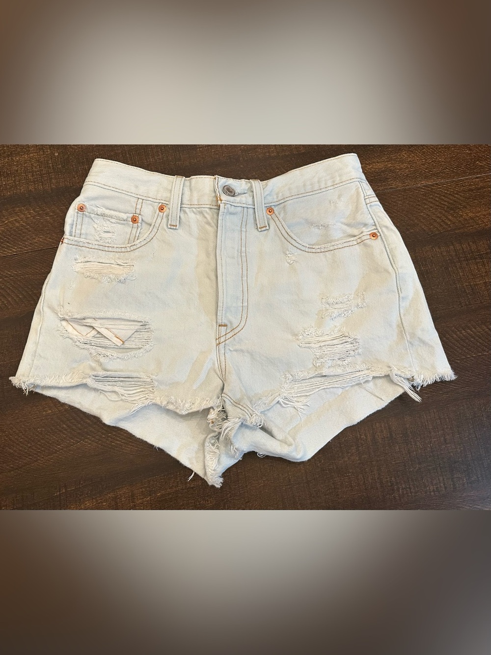 Levi’s 501 Distressed Women’s Light Wash Button Fly Shorts-Size 26